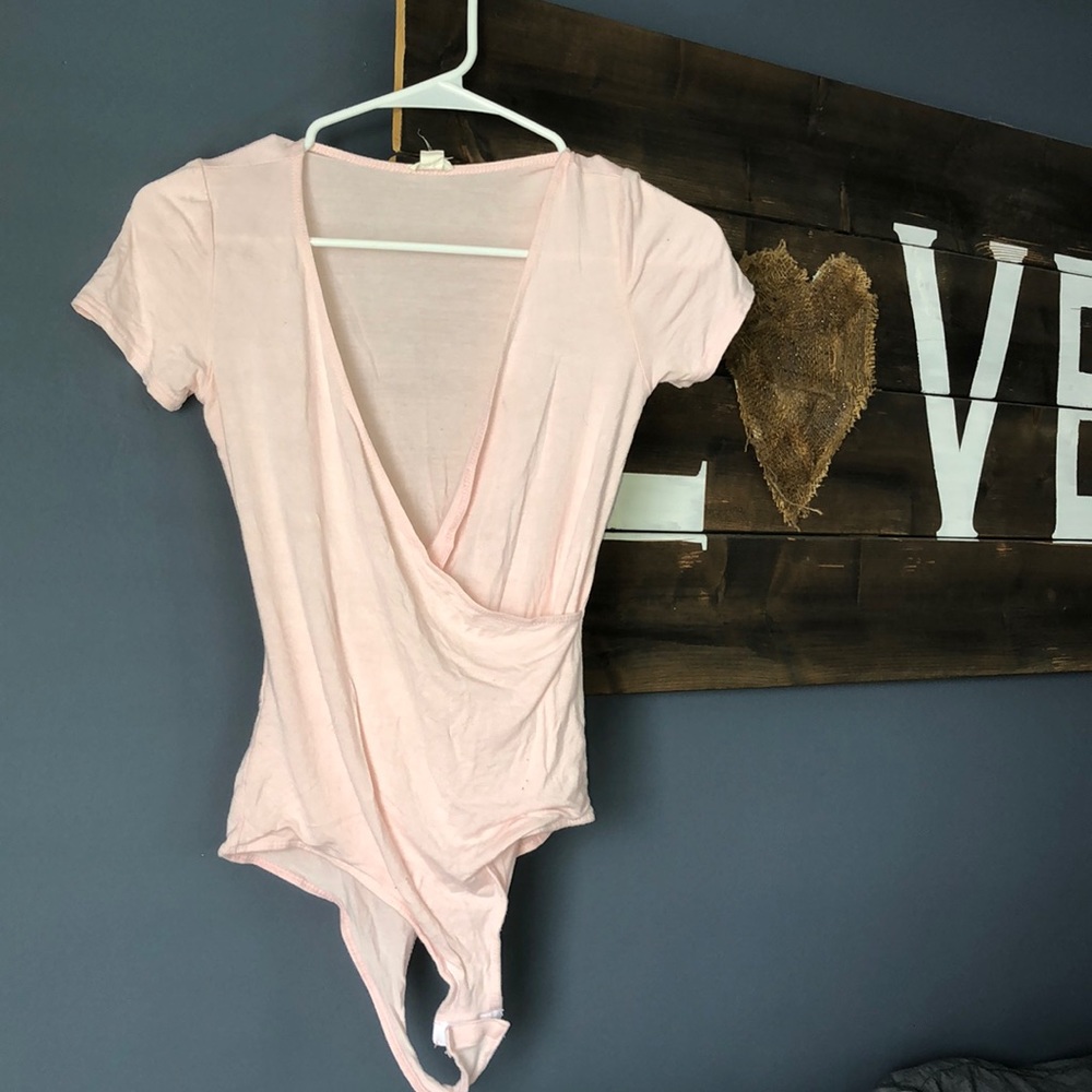 Short sleeved body suit